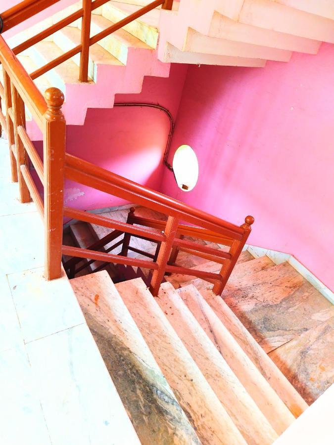 Sara Beach House Puri Esterno foto